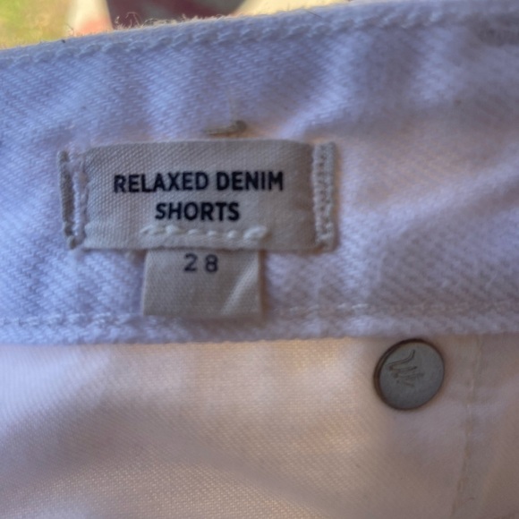 Madewell Relaxed denim shorts in white High waisted look and super comfortable - Picture 4 of 6